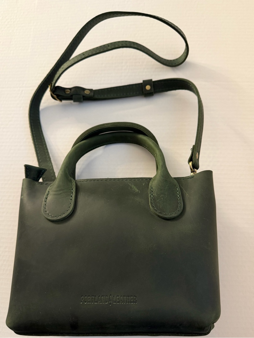 PLG NWT gorgeous Raindrop small Crossbody in Evergreen w/strap.Brand new!